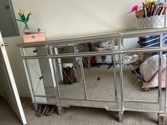 Mirrored buffet