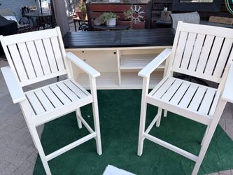 Exterior bar stools with table