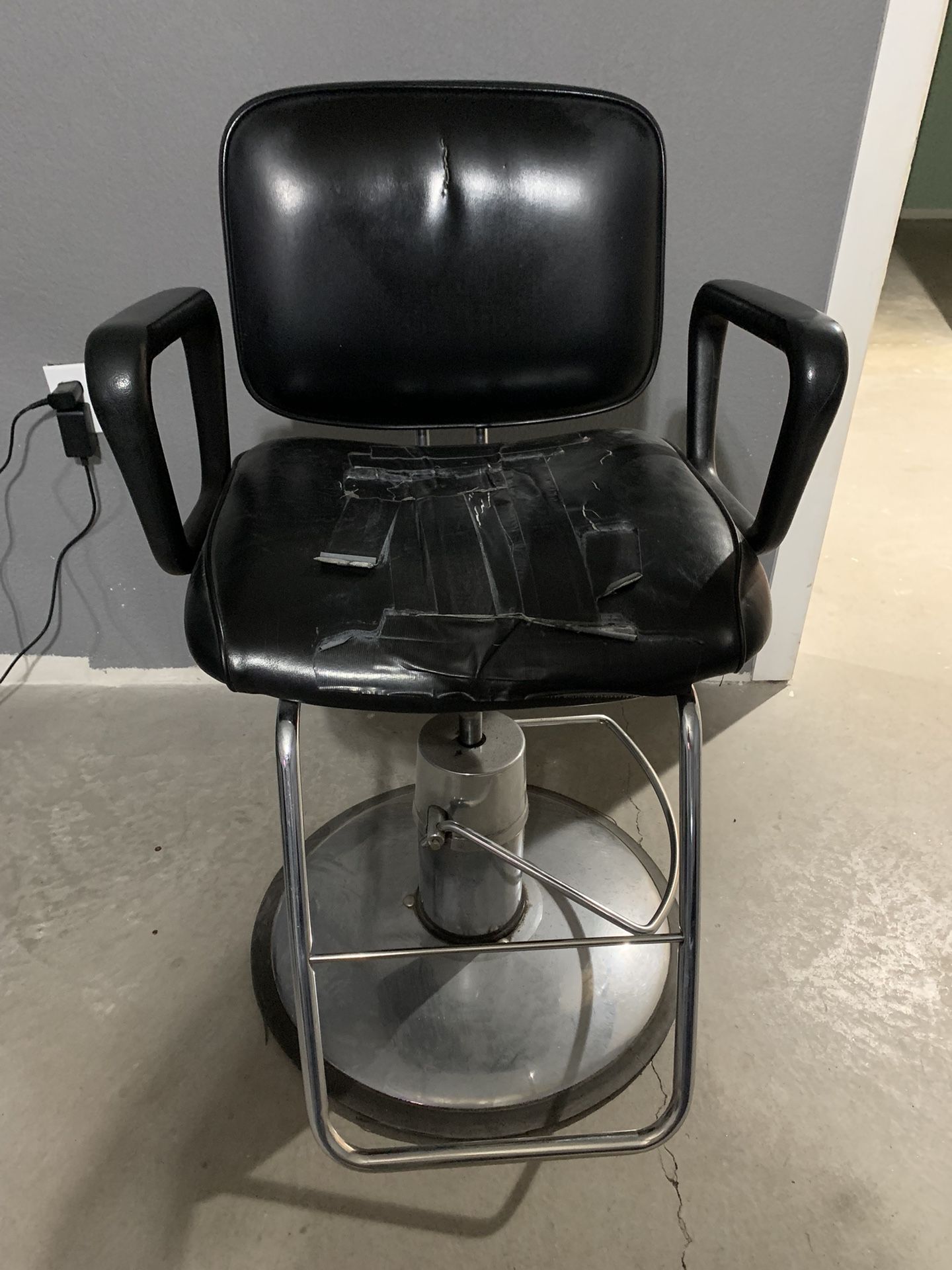 BARBER CHAIR