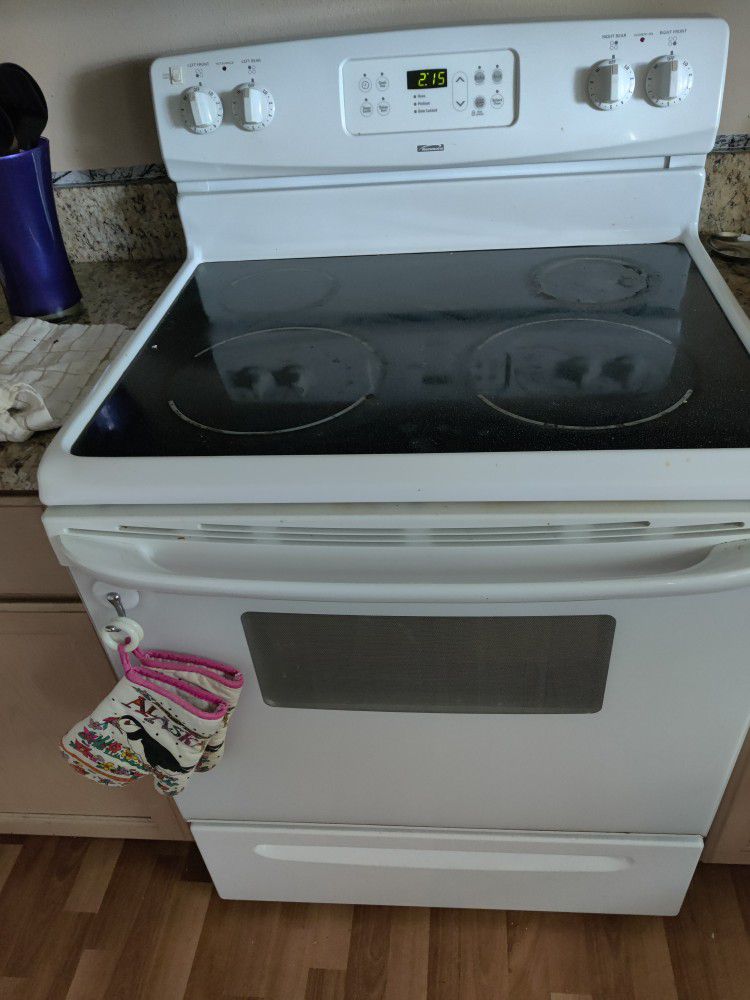 Range stove electric kitchen - $300 (Lake Mary)