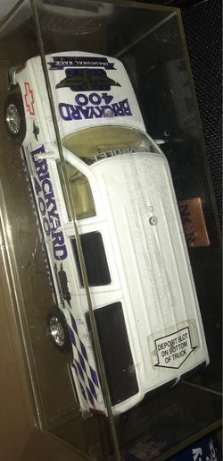 1/25 diecast official truck of brickyard (contact info removed) urology and white Chevy suburban