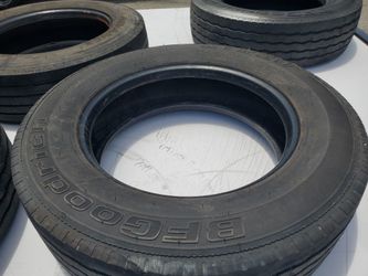 19.5 Truck Tires Bfgoodrich GOOD CONDITION! 225/70/19.5