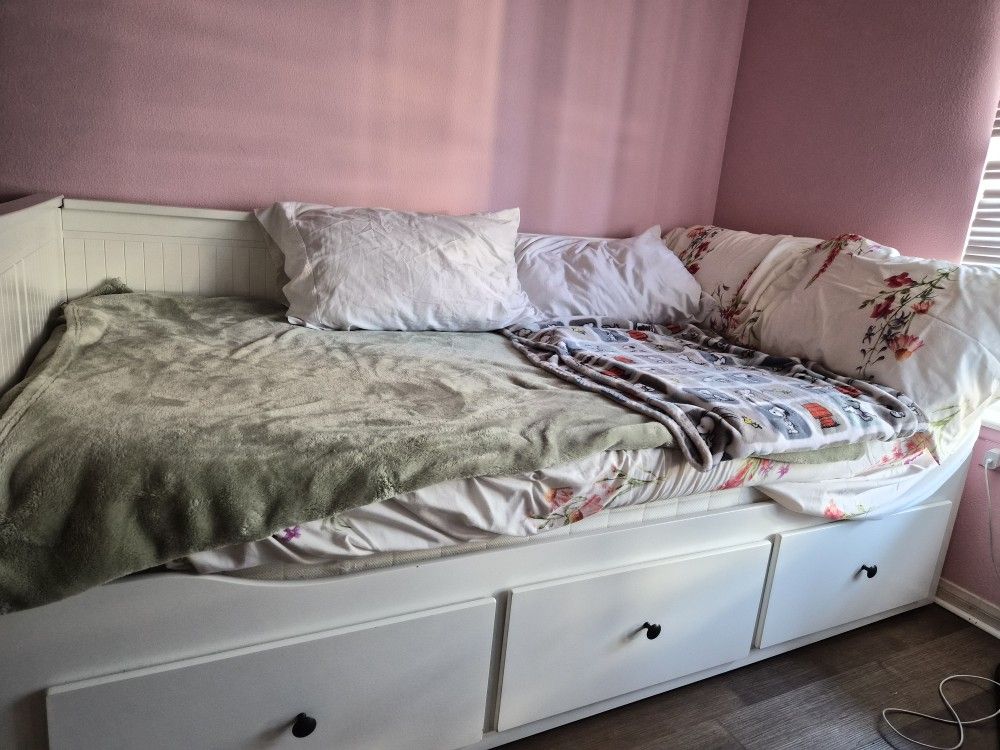 ikea DAYBED NEED GONE ASAP