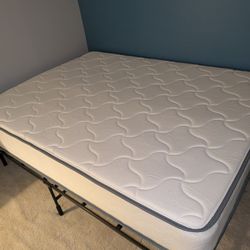 CLEAN Like New queen Size Mattress 