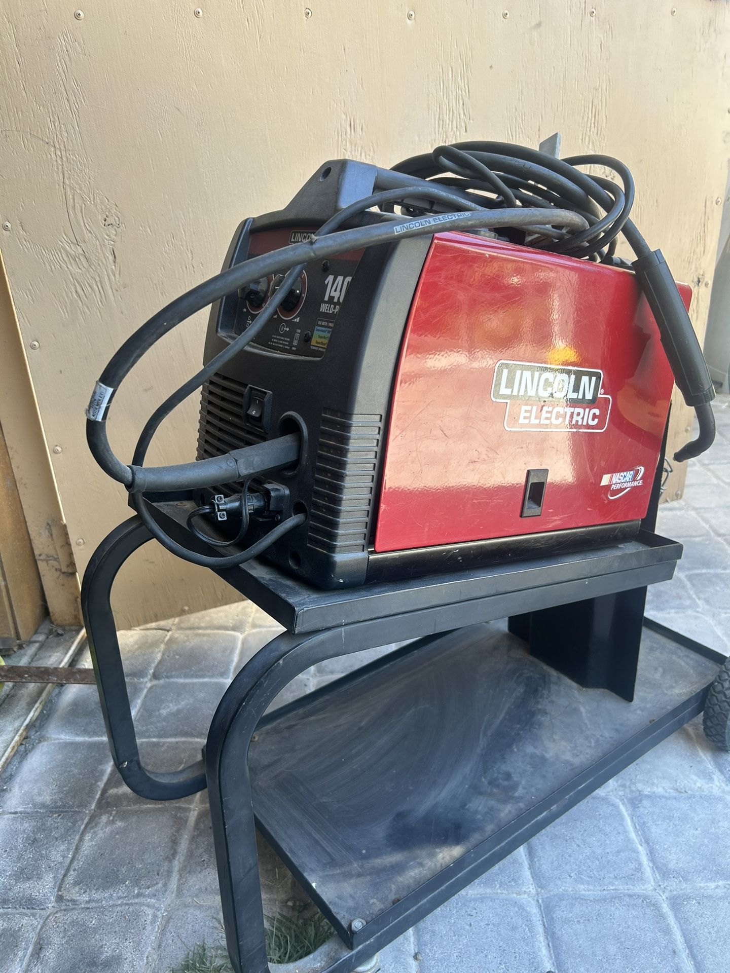 Lincoln Weld-Pak 140 Heavy Duty Mig Welder With 10 Pound Wire Roll