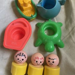 1183. Vintage 7 Piece Fisher Price Floating Family Bath Toy $30