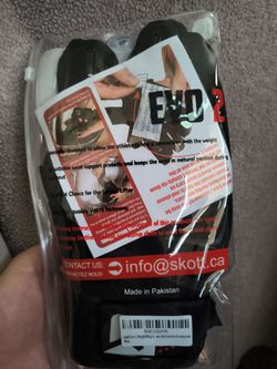 Skott Evo 2 Weightlifting Gloves, size XXL with smart phone touch capability on the index and thumb