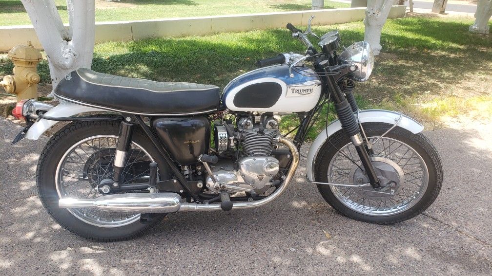 1971 Triumph Datona 500 motorcycle