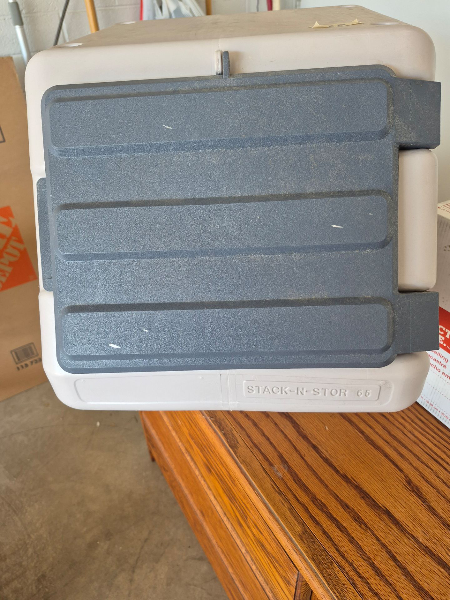 Dog food bin holds 50 pounds