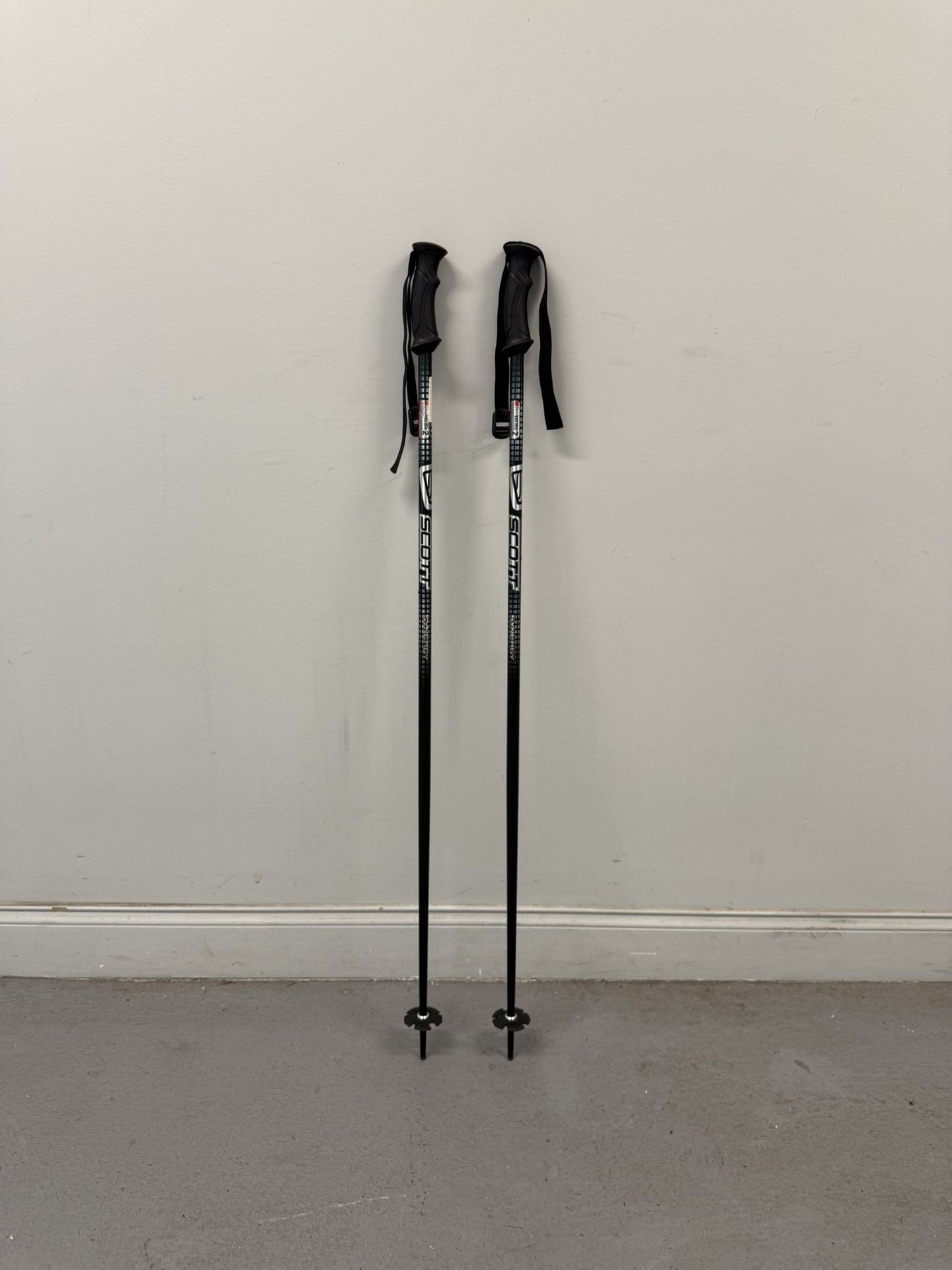 SCOTT Synergy Aluminum Series 2 Ski Poles 46” Lightweight MADE IN ITALY (Good condition) PICK UP IN CORNELIUS