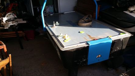 Good Working coin operated air hockey table. Photon II.