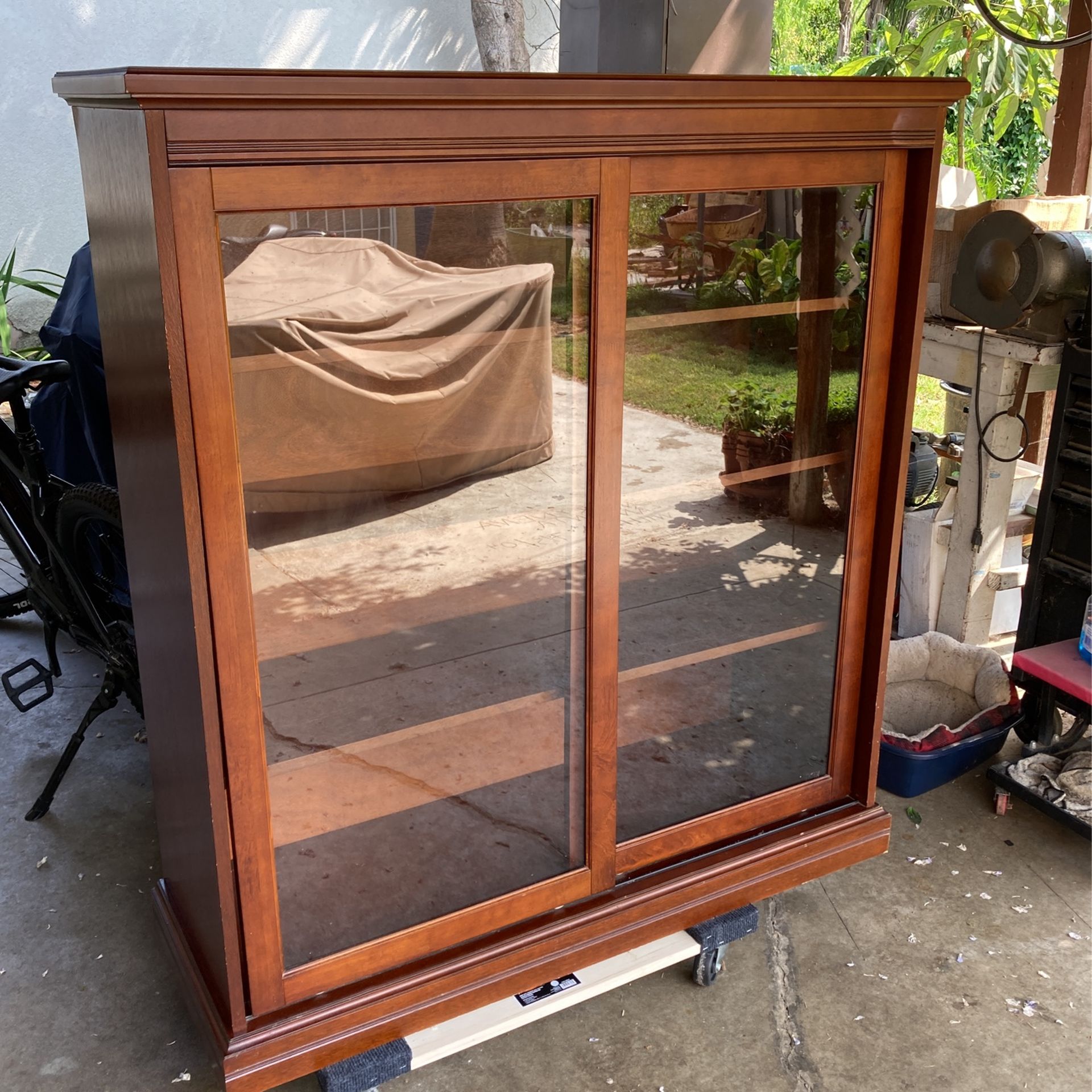 Cabinet 3 Shelfs