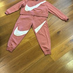 Nike Women’s Sportwear Logo Fleece Set
