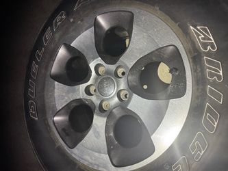 JEEP SPARE TIRE/Rim. BRIDGESTONE DUELER A/T P255/70R18 NEW RIM AND TIRE GOOD FOR SPARE TIRE