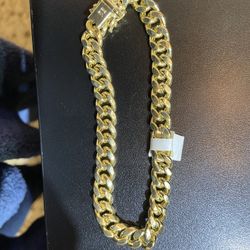 10k Miami Cuban Bracelet 8inch, 8MM For A Good Price!!
