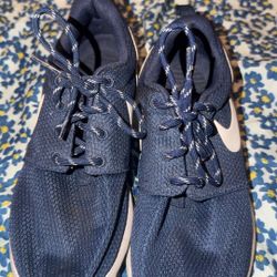 Women Nike Size 6