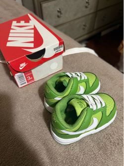 Little boys nike shoe green