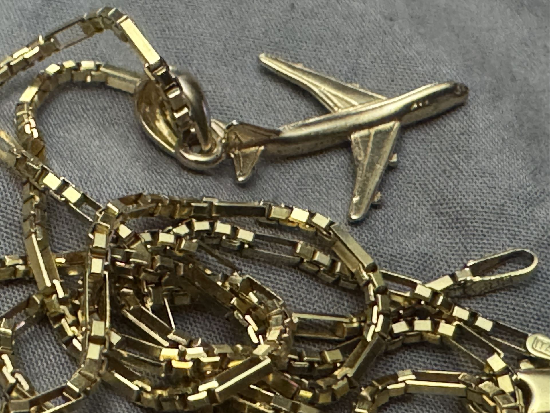 14k 747 Airplane Charm And Chain