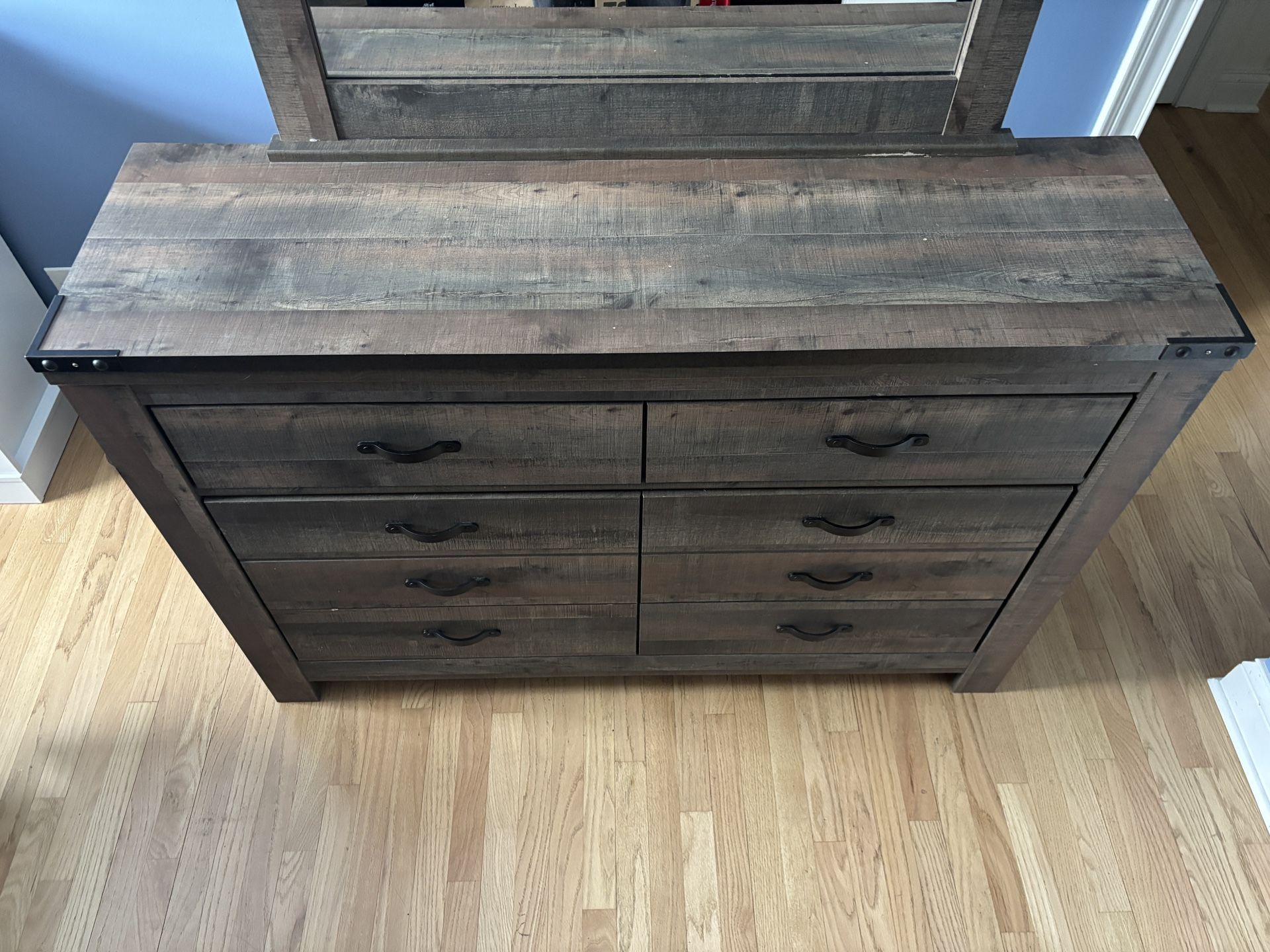 6/8 Drawer Dresser With Mirror