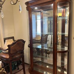 Elegant Pulaski Curio