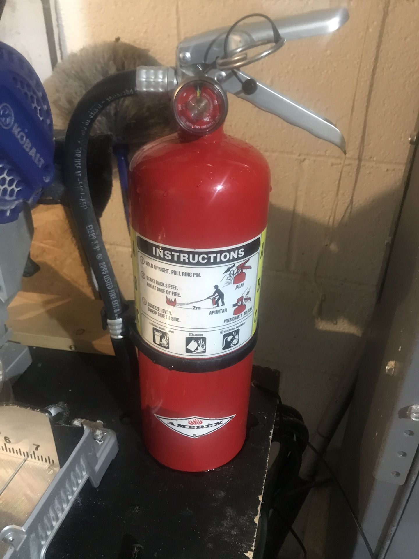 Amerex fire extinguisher model B402