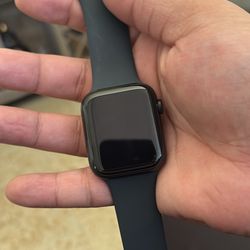 Apple Watch SE 3 44mm • 64.0GB • Midnight Aluminum Case