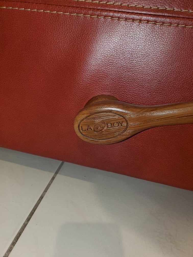 Lazboy Leather Recliner Sofa Chair "jaxx" burgundy for Sale in Miami