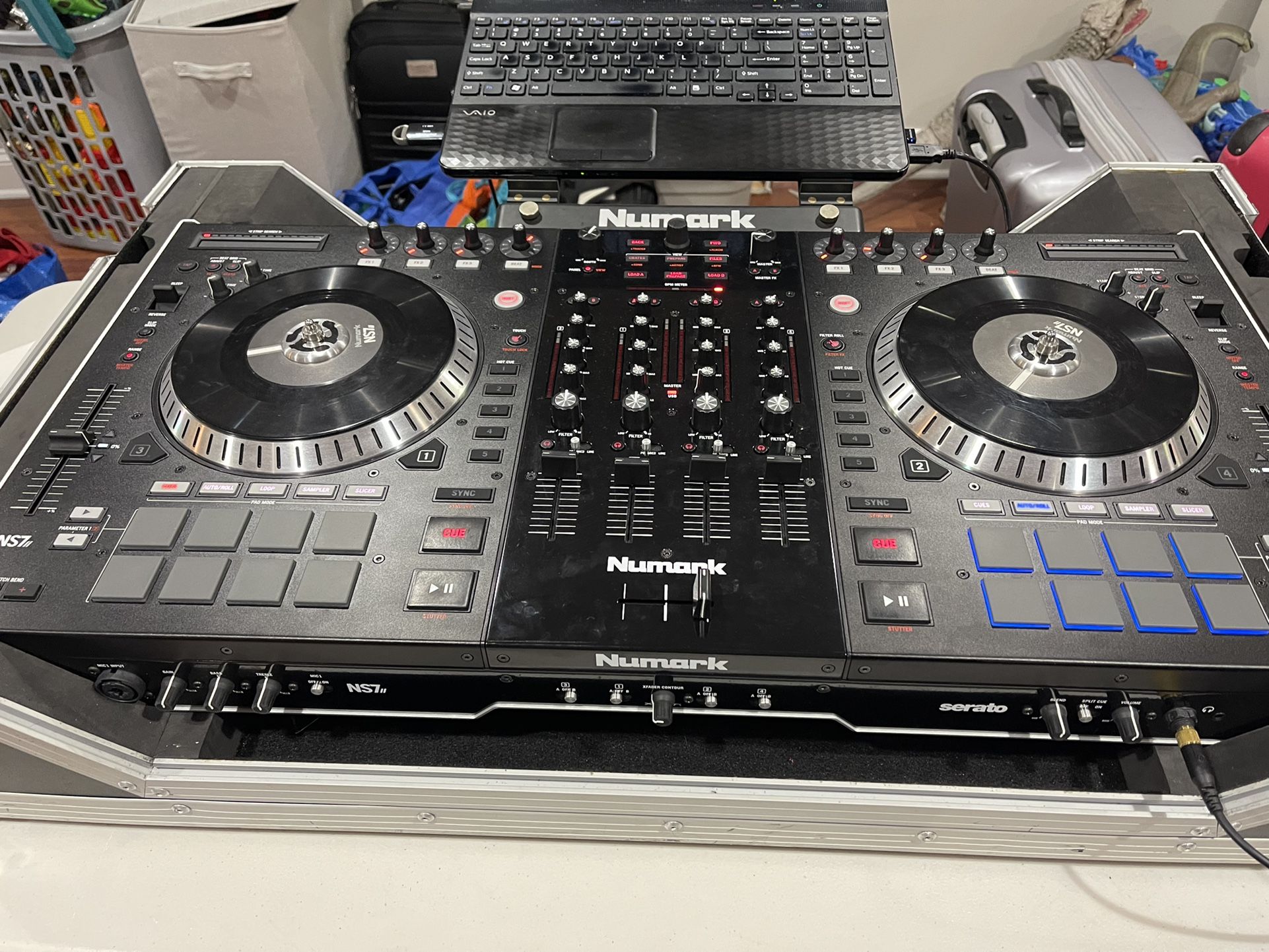 Numark Ns7 2 Free Laptop Stand And Case Flash Sale!!