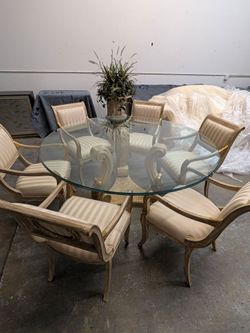 Dining room table with 6 chairs