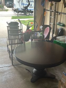 Table / 4 Chairs