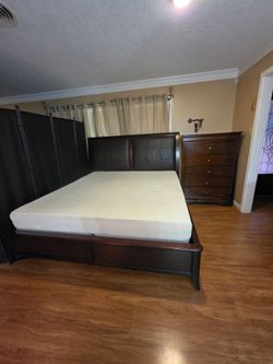 King Size Bed, mattress & 5D drawer chest