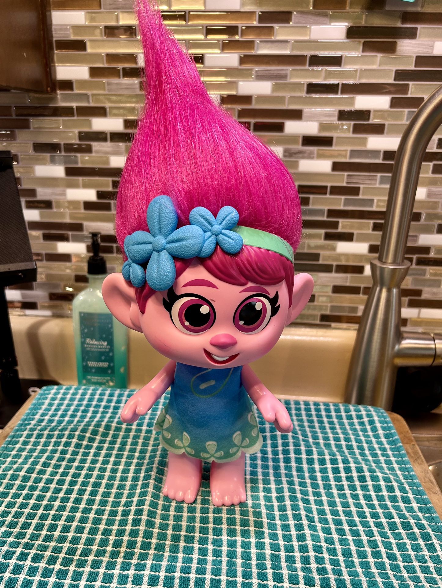 DreamWorks Trolls World Tour Toddler Poppy doll 12”+