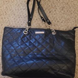 JONES NEW YORK BLACK QUILTED WITH CHAIN DETAIL LADIES PURSE