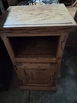 Oak ice box look end table/night stand
