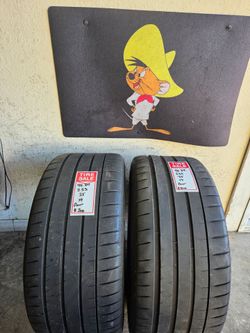 255/35/19 Michelin Tires (2)