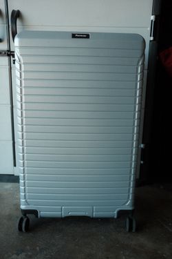 PATHFINDER 31in suitcase
