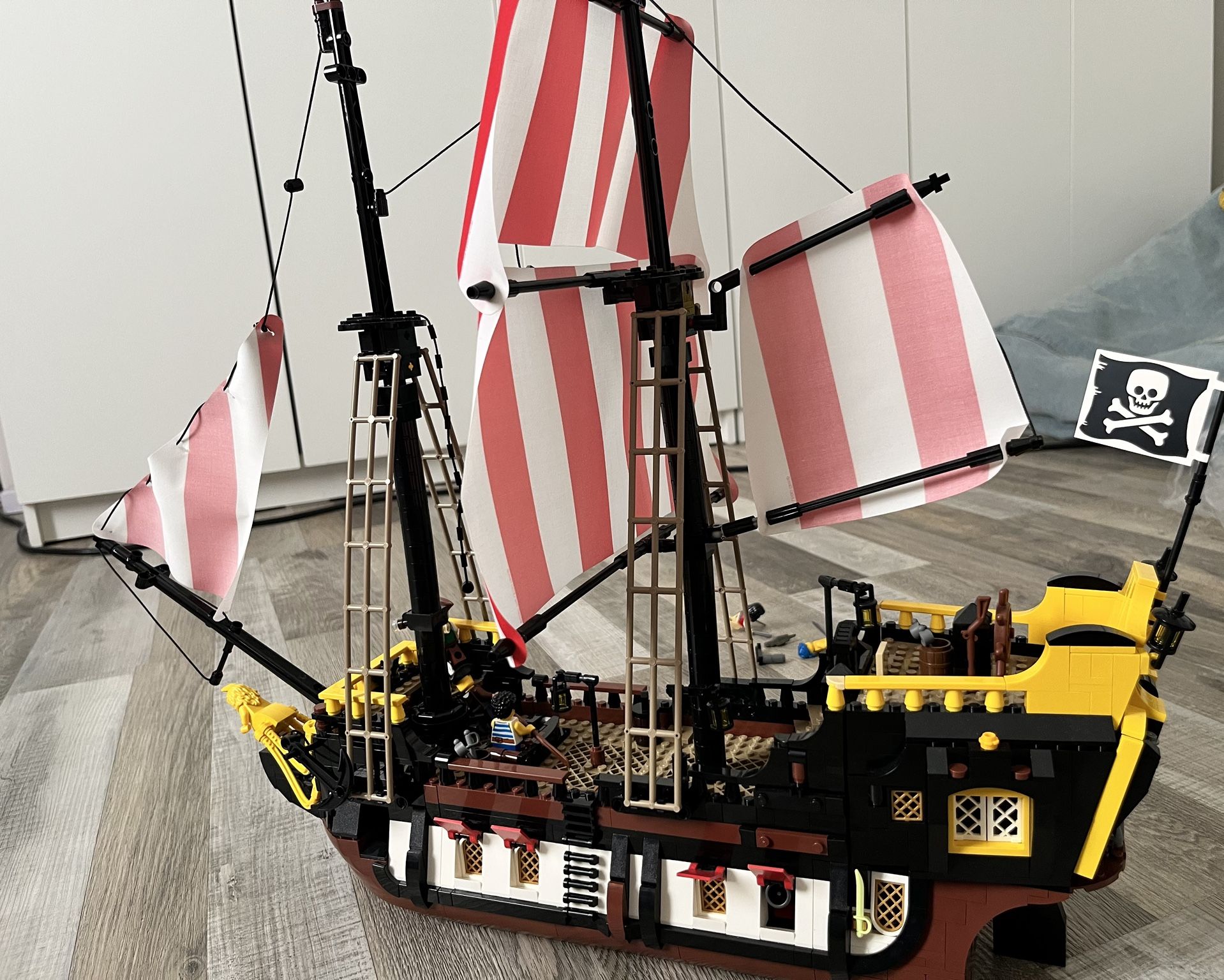 LEGO Ideas Pirates of Caribbean Minifigures Barracuda Bay 21322 Shipwreck Island Lot Set Jack Sparrow Boat One Piece