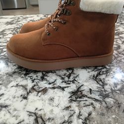 New girls boots size 8 and 7, nuevas botas para mujer tamaño 8 Y 7