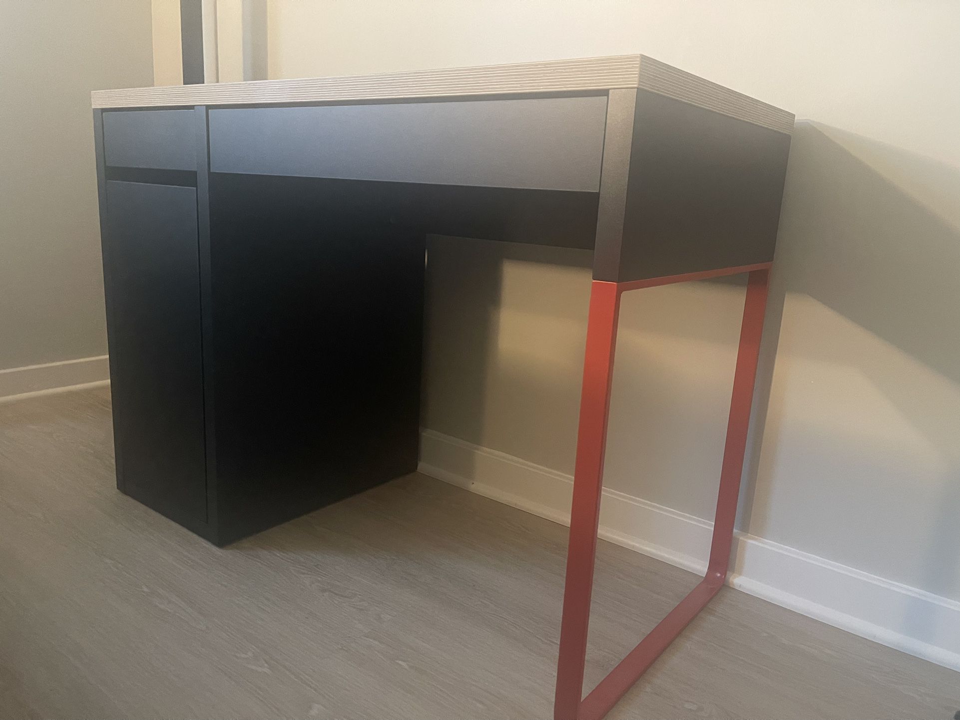 Micke Desk- IKEA