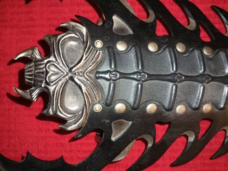 Scorpion shaped gauntlet