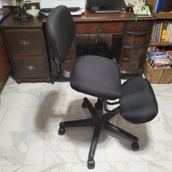 Ergonomic Kneeling Chair With Back