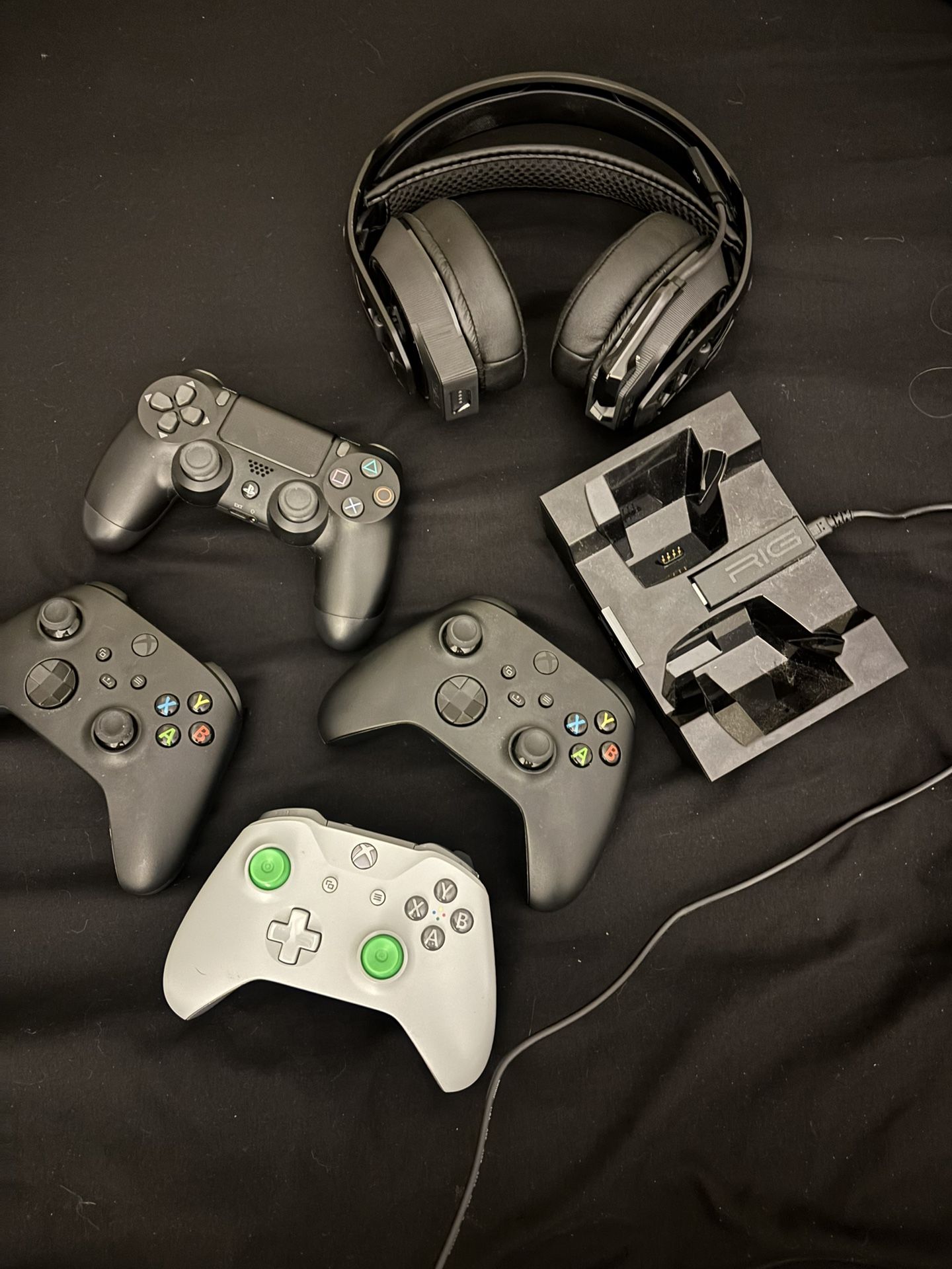 Brand New Xbox Controllers And 1 Ps5 Controller With a Rig 800pro Wireless Headset 