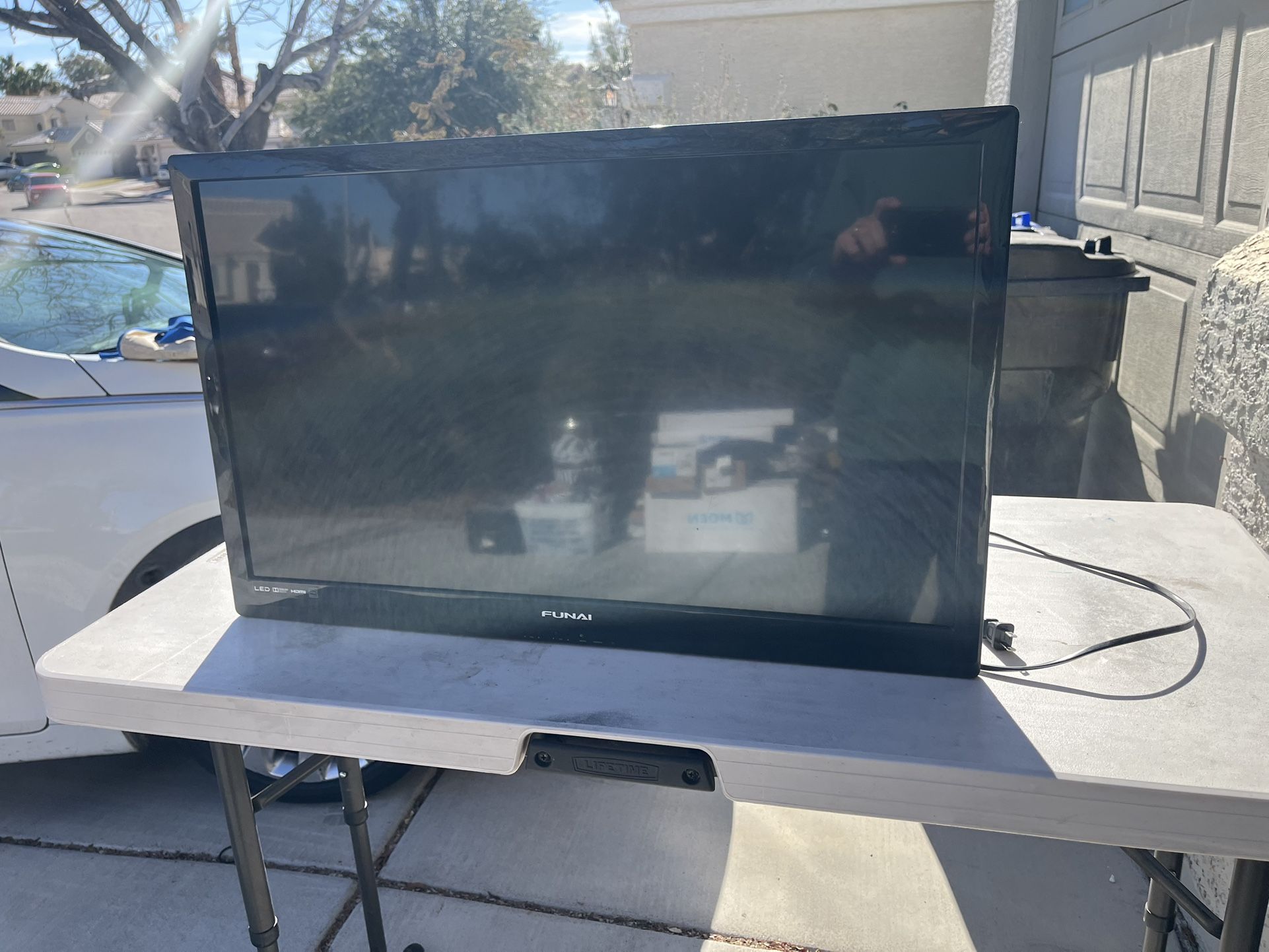 Funai LF320FX4F is a 32-inch 720p LED HDTV (60Hz)