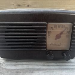 1947 Federal Radio Company 1040TB Tube Radio Works