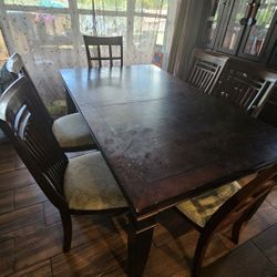 Dining Room Table & Chairs READ DESCRIPTION 