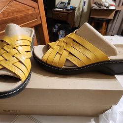 Clark's Women's Leather shoes