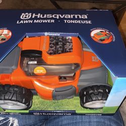 Husqvarna (contact info removed)01 Toy Lawn Mower for HU800AWD