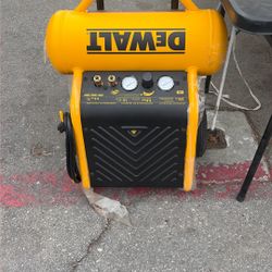 4.5 Gallons Dewalt Compressor 🔥🔥🔥