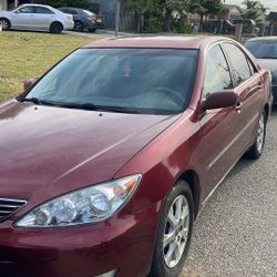 se vende toyota camry 2005