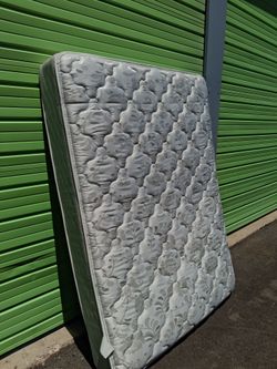 Nice Comfortable Quality Queen-size Mattress (no box spring)